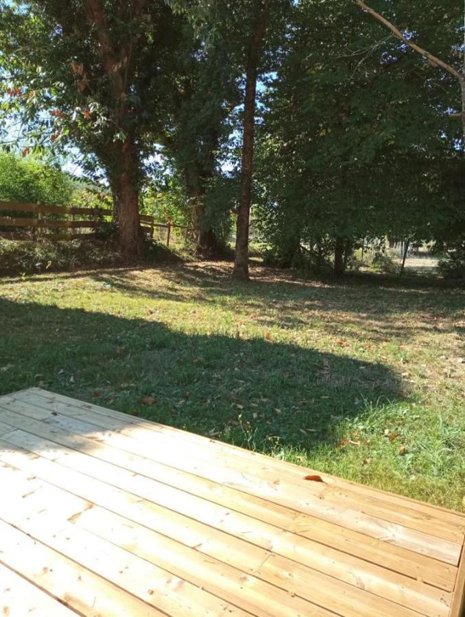 Chambre au calme entourée par la nature. Saint-Leon-sur-Vezere Extérieur photo