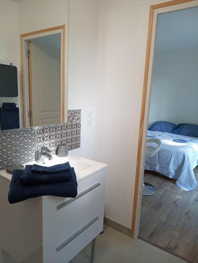 Chambre au calme entourée par la nature. Saint-Leon-sur-Vezere Extérieur photo