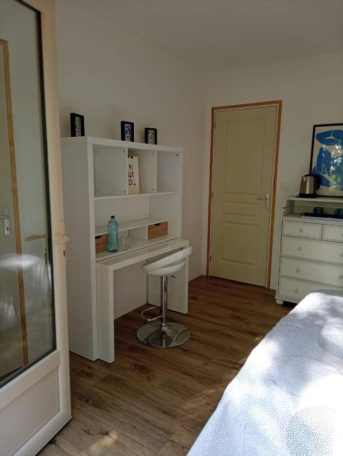 Chambre au calme entourée par la nature. Saint-Leon-sur-Vezere Extérieur photo